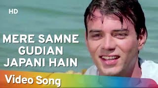 Poster mere samne gudian japani hain