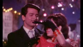 Poster aao huzoor tum ko lyrics – asha bhosle